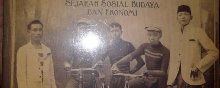 buku sejarah kabupaten gresik 768x308 » Sekilas Gambaran Keadaan Kota Gresik pada Zaman Penjajahan