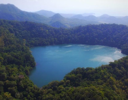 pesona danau kastoba tambak bawean gresik 415x325 » Daya Tarik Keindahan Wisata Pulau Bawean Gresik yang Sayang untuk Dilewatkan