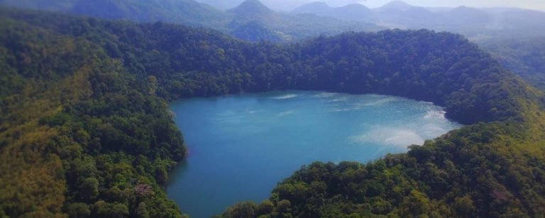 pesona danau kastoba tambak bawean gresik 768x308 » Daya Tarik Keindahan Wisata Pulau Bawean Gresik yang Sayang untuk Dilewatkan