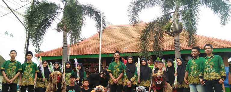 seni budaya pencak macan gresik 768x308 » Ini Uniknya Pertunjukan Pencak Macan Asal Gresik yang Wajib Anda Ketahui