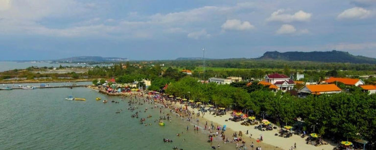 wisata pantai delegan panceng gresik 768x308 » Inilah Wisata Pantai di Gresik yang Menawarkan Keindahan Luar Biasa