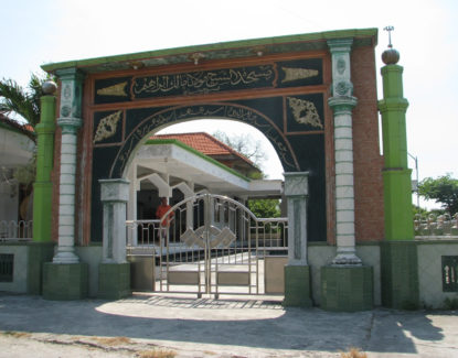 masjid pesucinan leran manyar gresik jawa timur 415x325 » Bukti Sejarah Penyebaran Agama Islam Di Kota Gresik